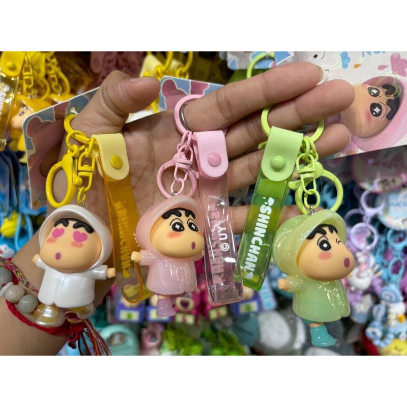 พร้อมส่ง พวงกุญแจชินจัง ธีมใส่เสื้อกันฝน.พร้อมป้าย.งานเรซิ่นอย่างดี น่ารักมาก ชินจัง
