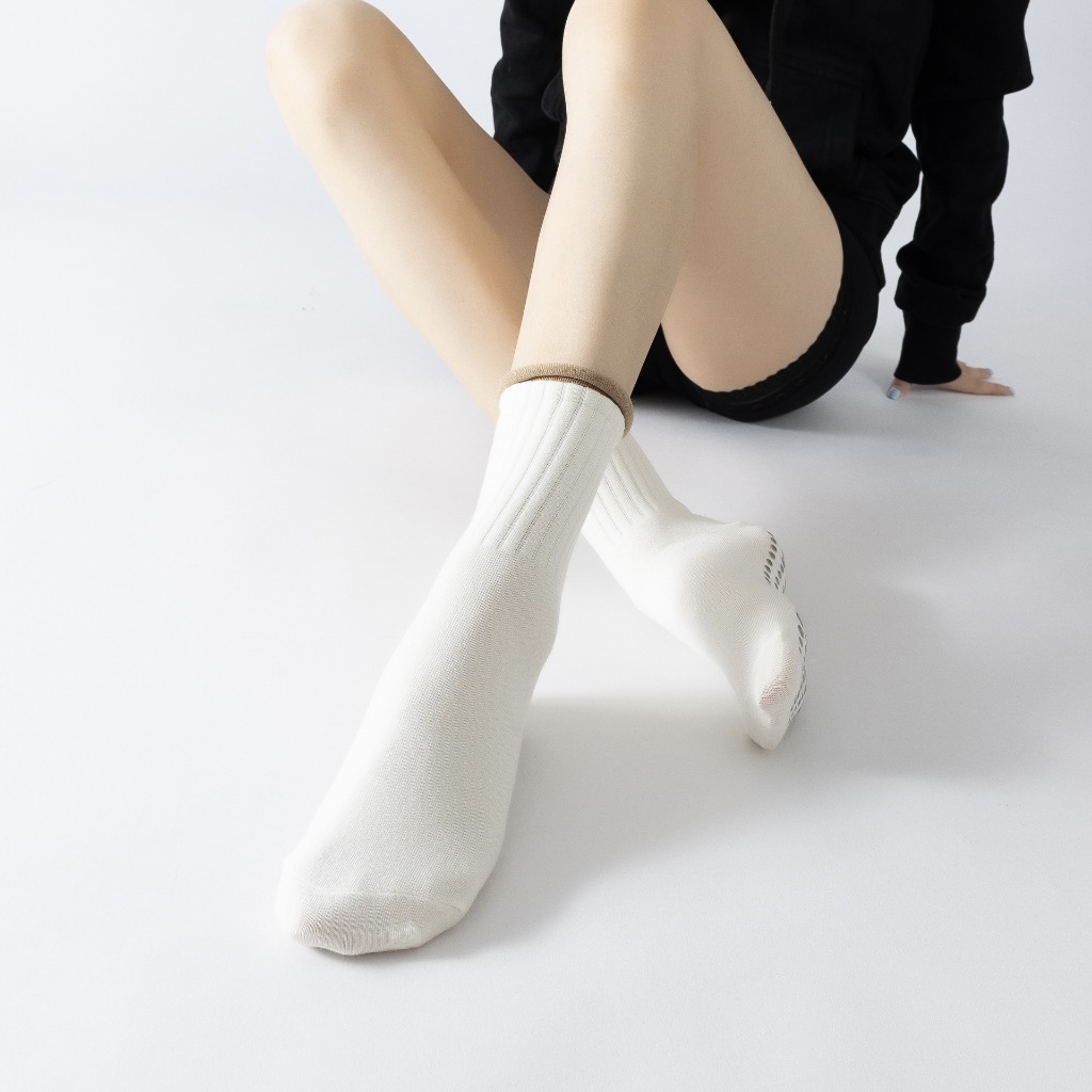 ถุงเท้าโยคะ SOLAR GO ดีไซน์ขอบตัดทูโทน แน่นกระชับซับเหงื่อ กันลื่นปุ่ม PVC