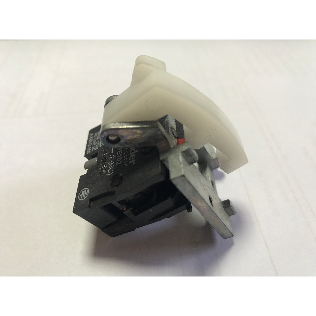 Schneider Eelectric contact block ZB2BE102 คอนแทคบล็อค