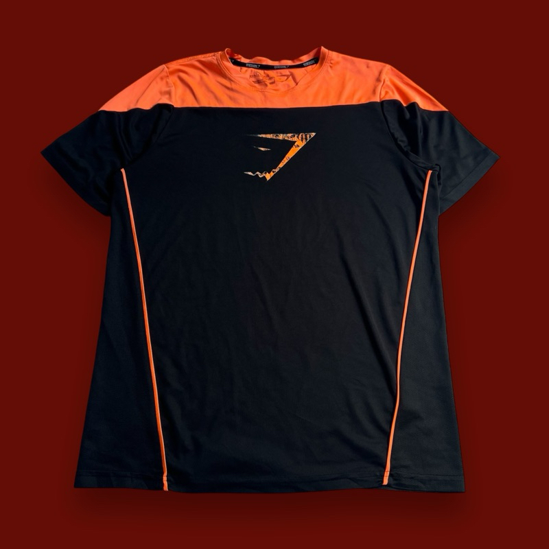 เสื้อออกกำลังกาย GYMSHARK มือสอง