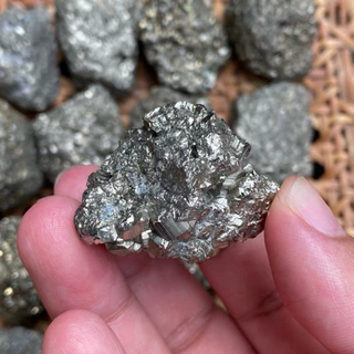 Pyrite ไพไรท์ดิบ หรือ เพชรหน้าทั่ง สวย น่ารักมาก มีพลังดึงดูดความมั่งคั่งด้านการเงิน ช่วยเรียกเงินเรียกทอง