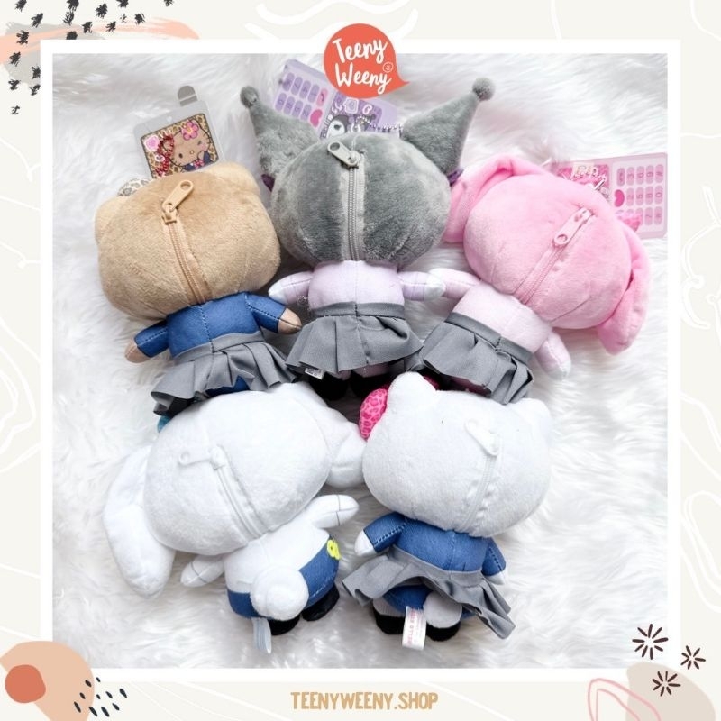 พวงกุญแจห้อยกระเป๋าซานริโอ้ รุ่นชุดนักเรียนโบลายเสือ Sanrio Leopard School Uniform Keychain