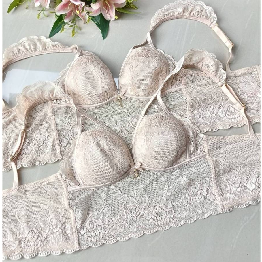 Wacoal Glam WD5030 บราแต่งลูกไม้ ประดับเพชร