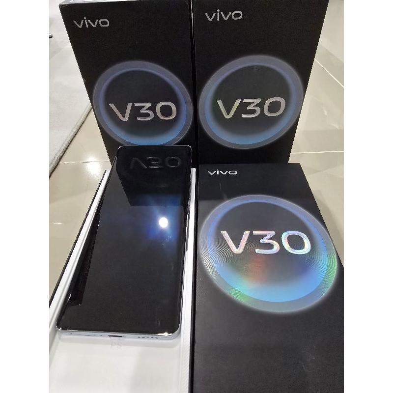 Vivo V30 5g 12/256 gbสี shell white มือสองสภาพดีมาก ประกันศูนย์ไทย