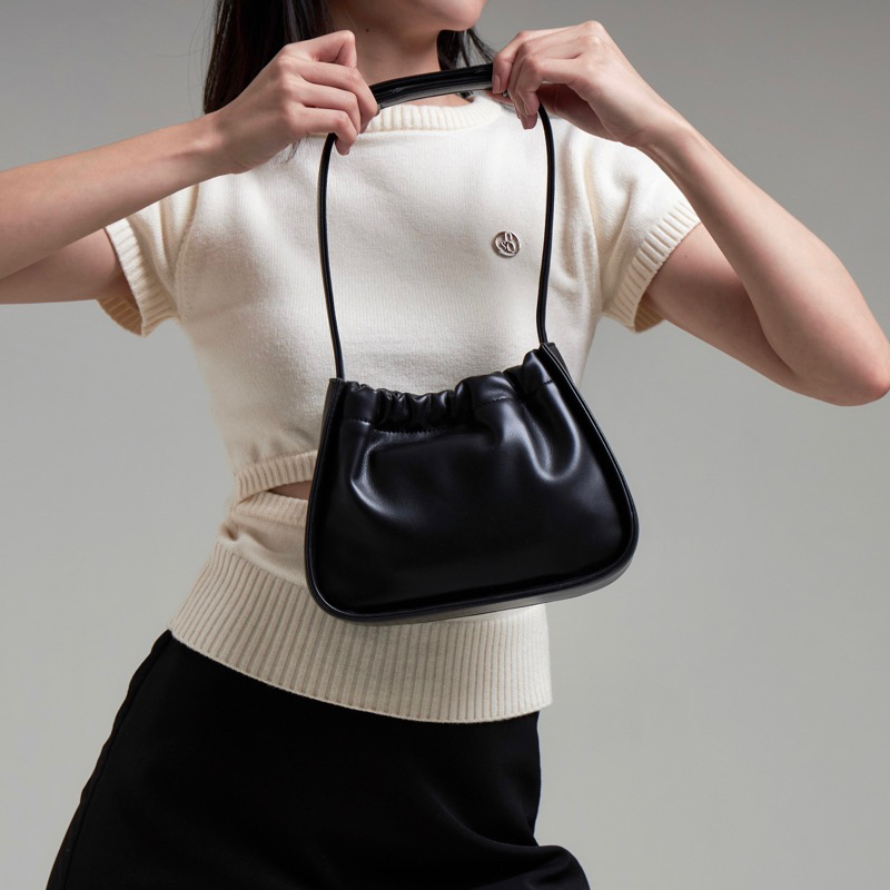 AMARE - Te amo in Midnight Black กระเป๋าสะพายไหล่ ปรับสายยาวได้
