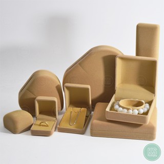 กล่องกำมะหยี่สีครีมใส่เครื่องประดับ แหวน ต่างหู สร้อย กำไล จ…