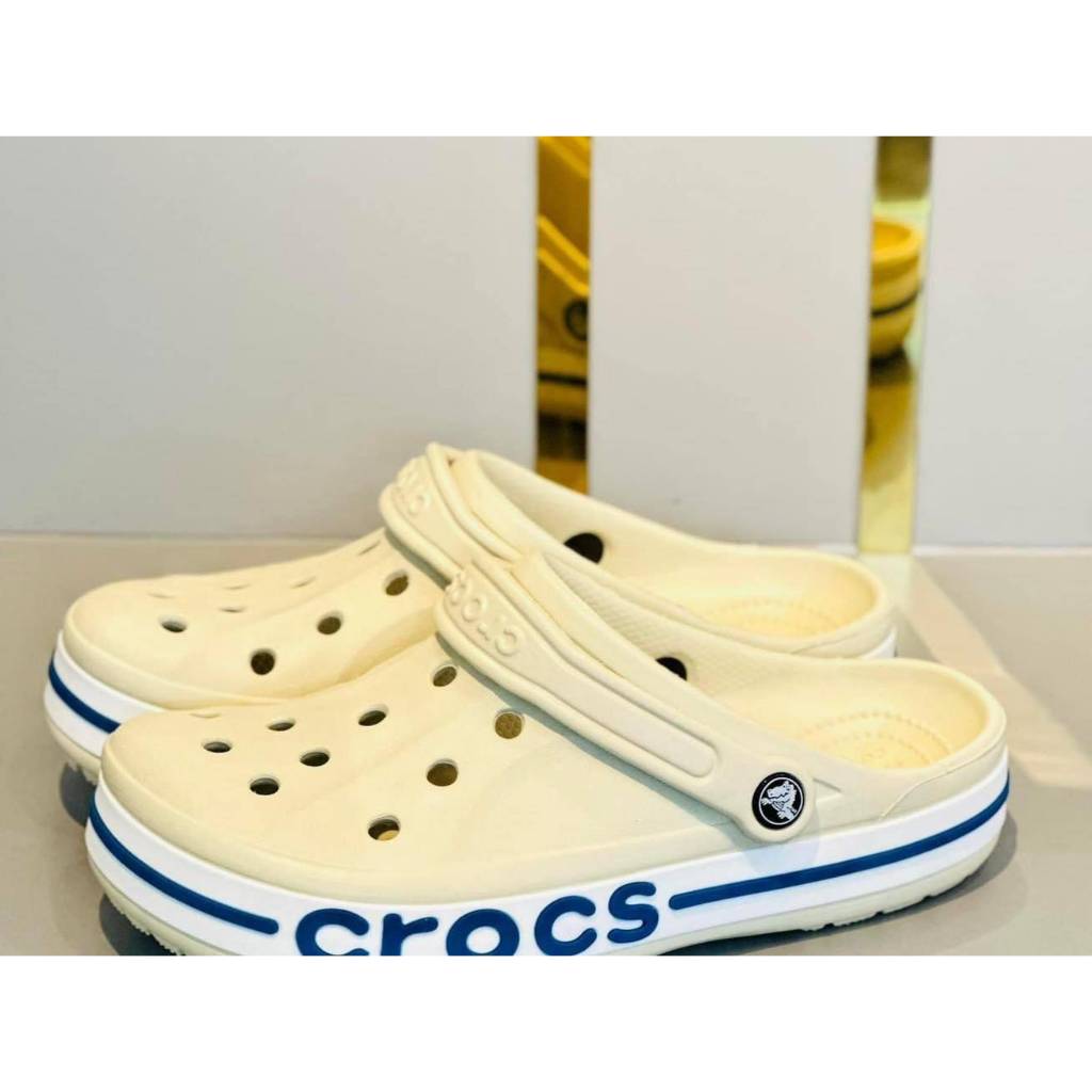 Crocs LiteRide Clog รองเท้าคร็อคส์รุ่นฮิตได้ทั้งชายหญิงรองเท้าแตะ Crocs ผลิตจากยางอย่างดีนิ่มเบาไม่ลื่นใส่สะอาดเท้า