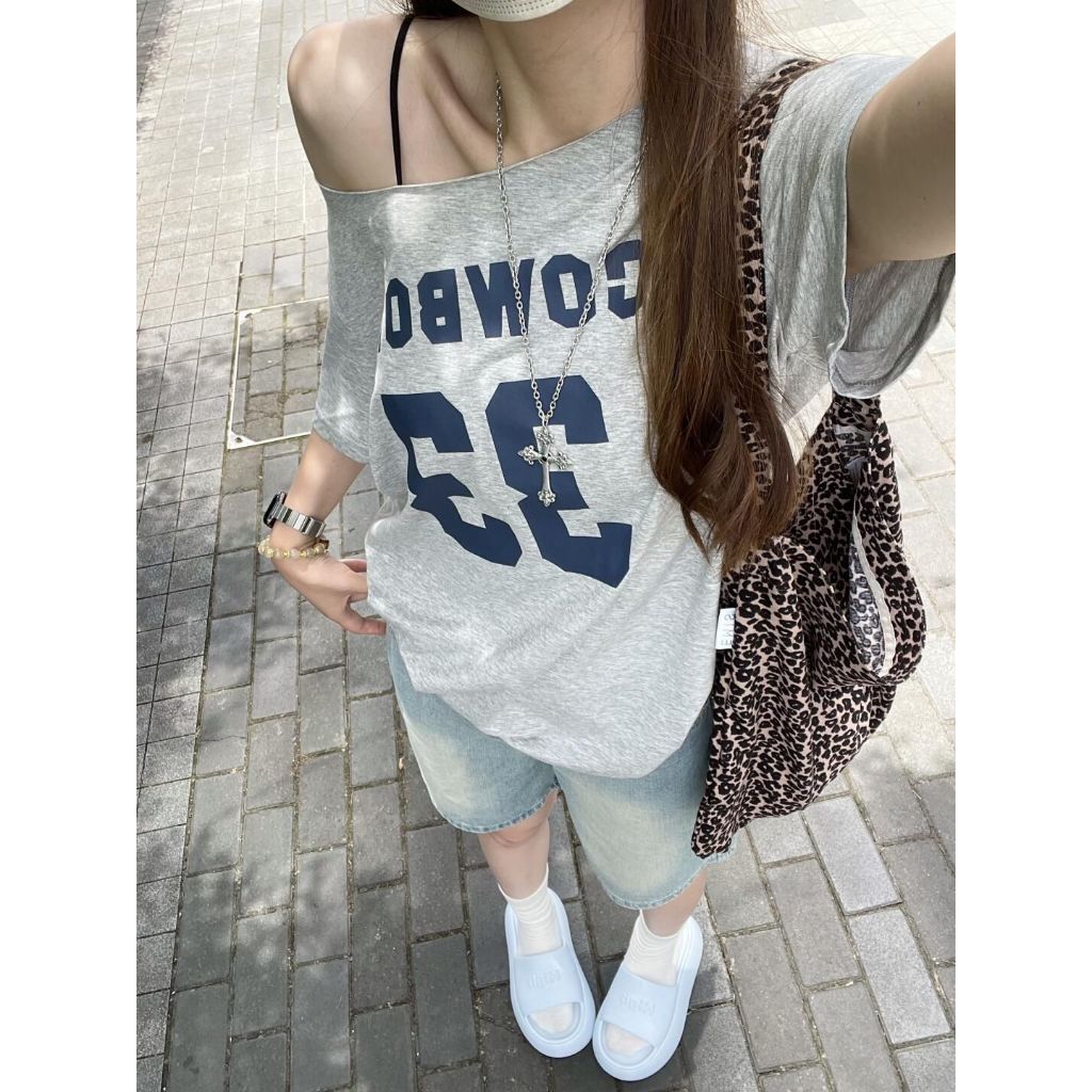 เสื้อปาดไหล่ แขนสั้นสีเทา เสือใส่สบาย Oversize sexy lady  เสื้อโชว์ไหล่ เหมาะสำหรับ ฤดูร้อน มี 4ไซส์