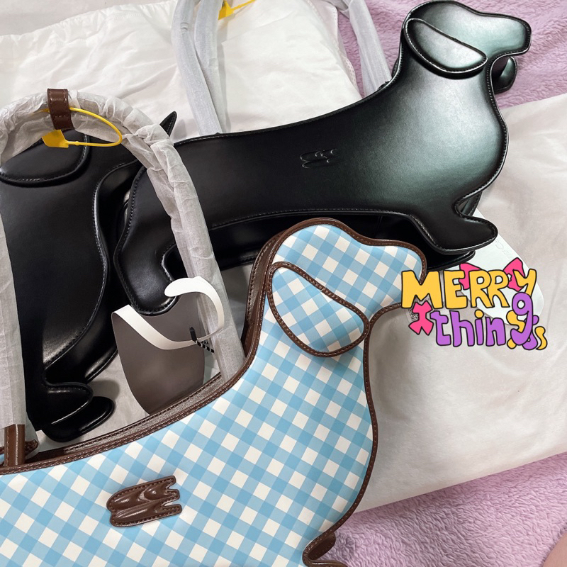 พร้อมส่ง Crying Center Dachshund Shoulder bag (ใช้โค้ดลด 30% สูงสุด 1,000-) กระเป๋าสะพายน้องดัชชุน จากช็อปแท้