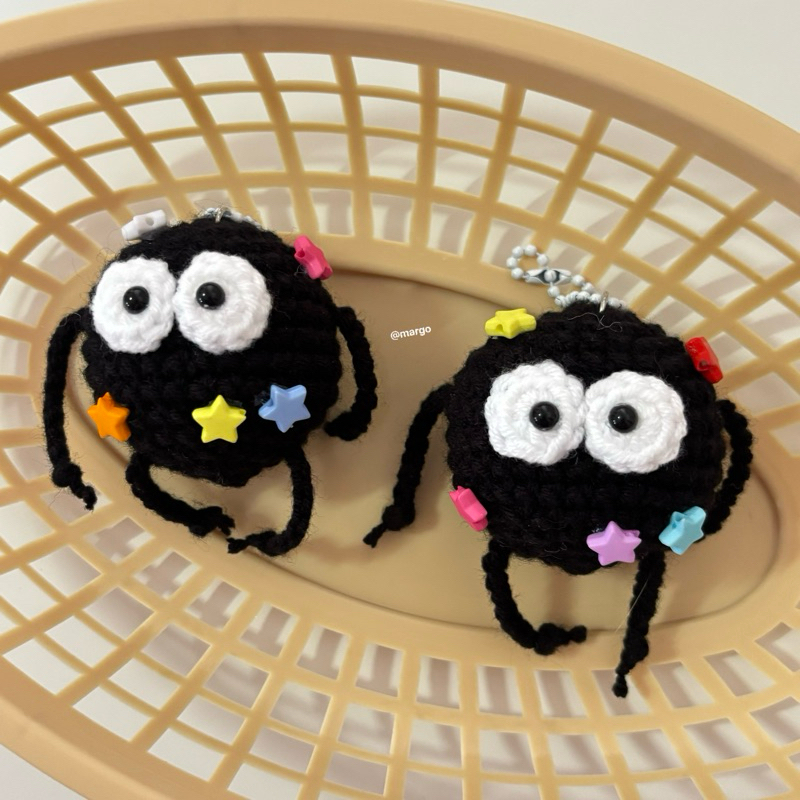 Susuwatari / Soot sprites พวงกุญแจภูตฝุ่น / ภูตเขม่า พวงกุญแจไหมพรม