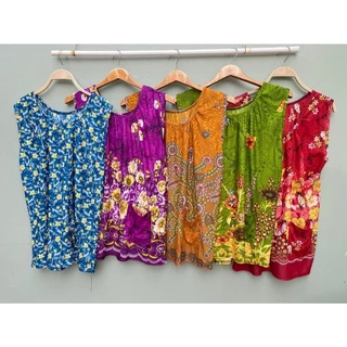 เสื้อคอกระเช้า 5 ตัว เสื้อคอกระเช้าผ้าเด้ง สุ่มสีสุ่มลาย พร้อมส่ง (F5200)