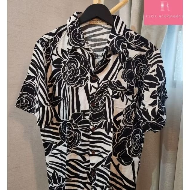 เสื้อฮาวายลายกุหลาบใหญ่ ขาวดำ สวยเก๋ เท่ห์ สไตล์วินเทจ เสื้อเชิ๊ตผ้าสปันเรย่อน เสื้อฮาวายใส่เที่ยวใส่ชิว