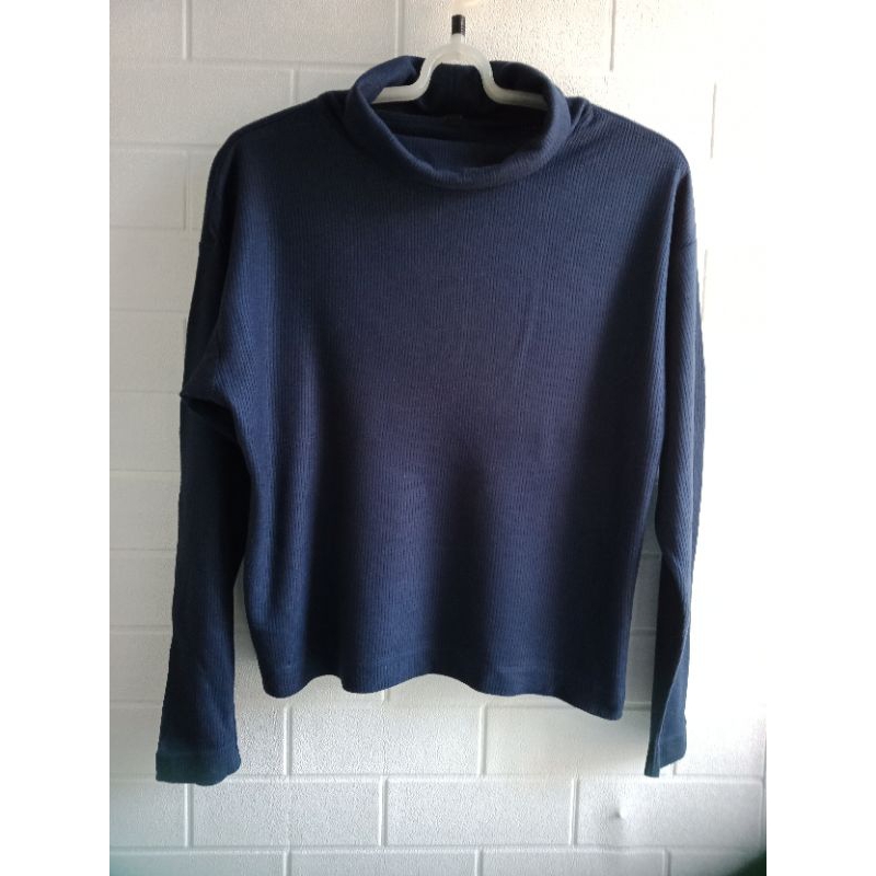 เสื้อสเวตเตอร์คอเต่าแบรนด์Uniqlo