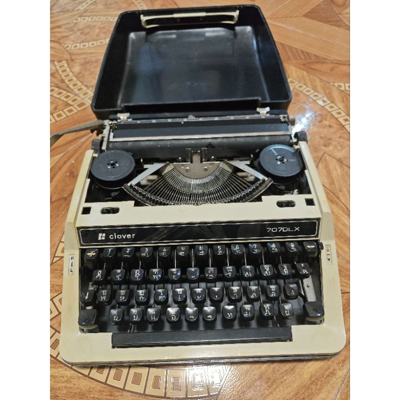 เครื่องพิมพ์ดีด Clover 707DLX