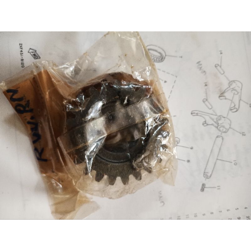 2JG-17241-00(3NA-E7241-00) เฟืองเกียร์4 บน Yamaha Y100,Y111, Belle, mate Alfa