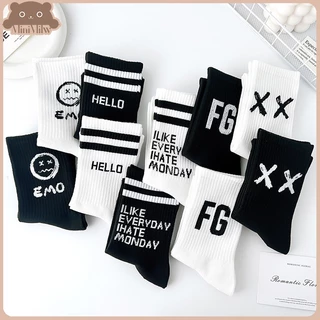 [พร้อมส่ง] ถุงเท้าข้อกลางอีโมขาวดำ มี 5 แบบ สไตล์ญี่ปุ่น ผ้าฝ้ายยืดหยุ่นใส่สบายได้หลายลุค : MiniMilwʕ•ᴥ•ʔ