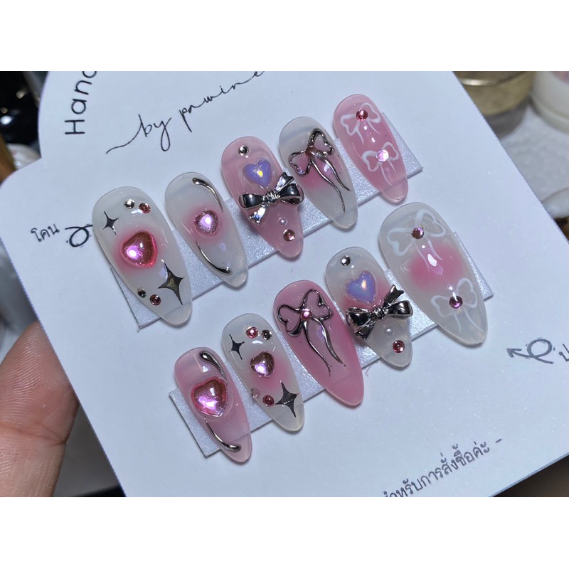 เล็บเจลสำเร็จรูป ชมพูสดใสติดเพชรหัวใจ เล็บปลิม สีเจลแท้ เล็บน่ารักๆ - รูปที่ 2