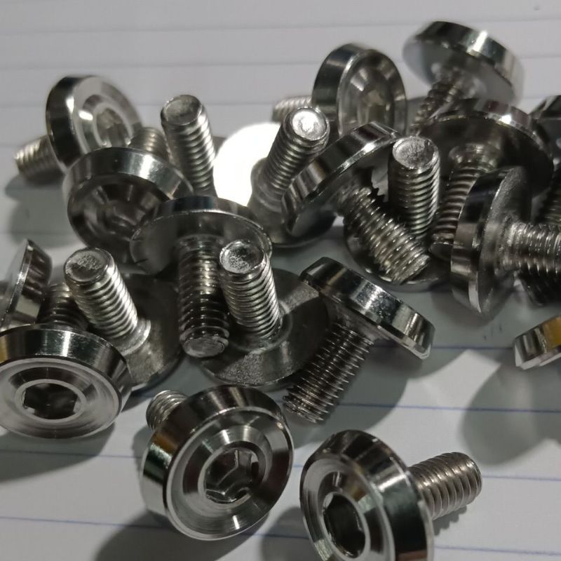 น็อตสแตนเลสเบอร์10. M6x15  ลายสนาม