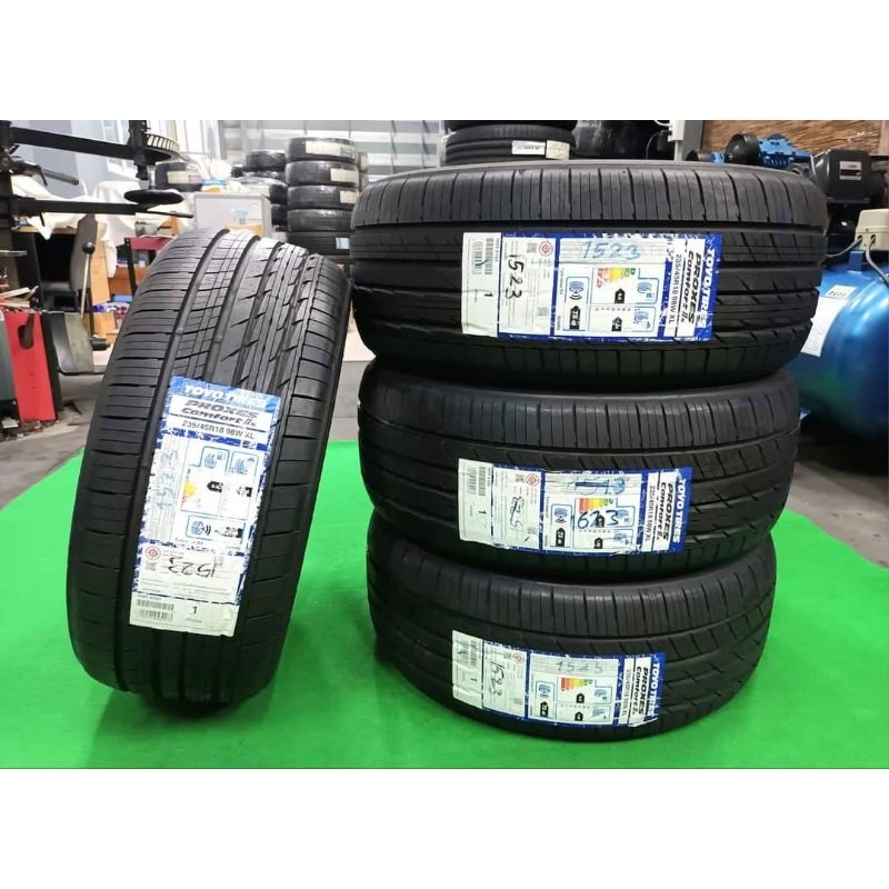ยางใหม่ค้างปี 235/45R18 Toyo Proxes Comfort 2s  ผลิตปี 2023 ประกันบวม 2 ปี พร้อมจุ๊บลม 4 ตัว จัดส่งฟ