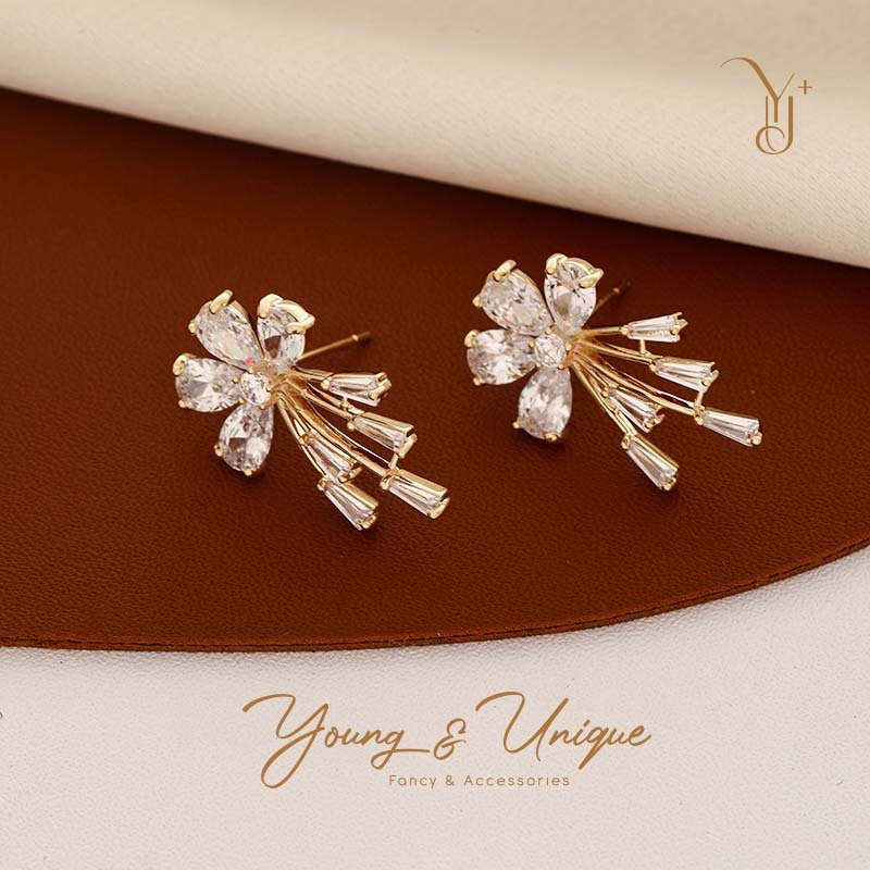 Yuplus Jewelry ต่างหูรูปดอกไม้ประดับเพชร สีทอง S925