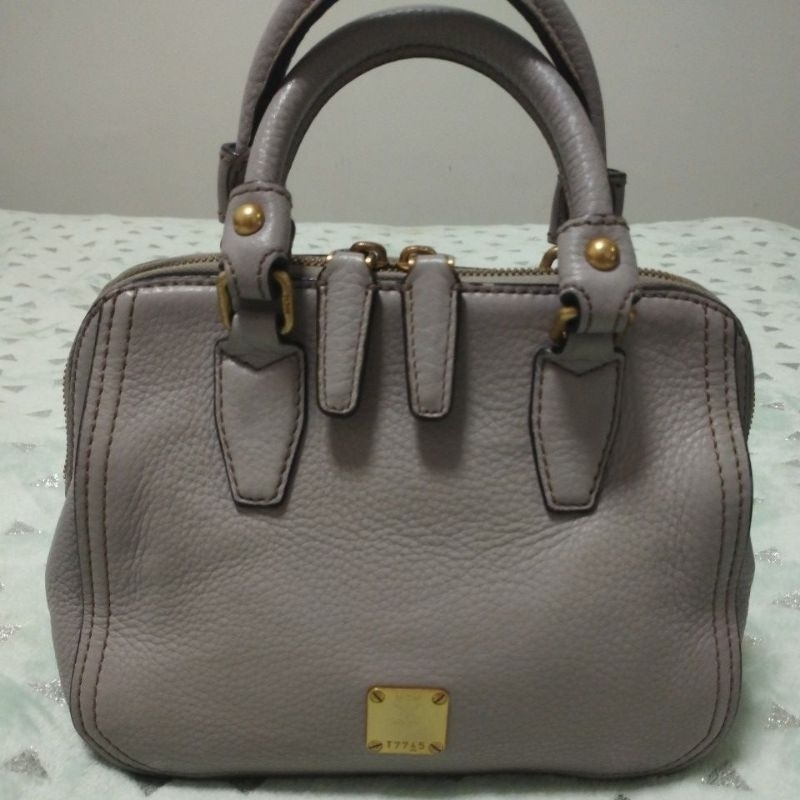 👛👛1,999 รวมส่ง MCM แท้ 100% คอสบอดี้ 9 นิ้ว หนังแท้