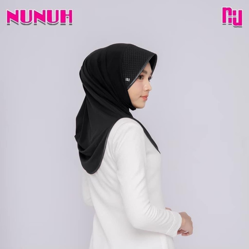 NUNUH CLASSIC ผ้าคลุมฮีญาบแบบสวมสำเร็จคลาสสิค ปัก NU ทรงฟองน้ำตาราง(FN-N-NU)