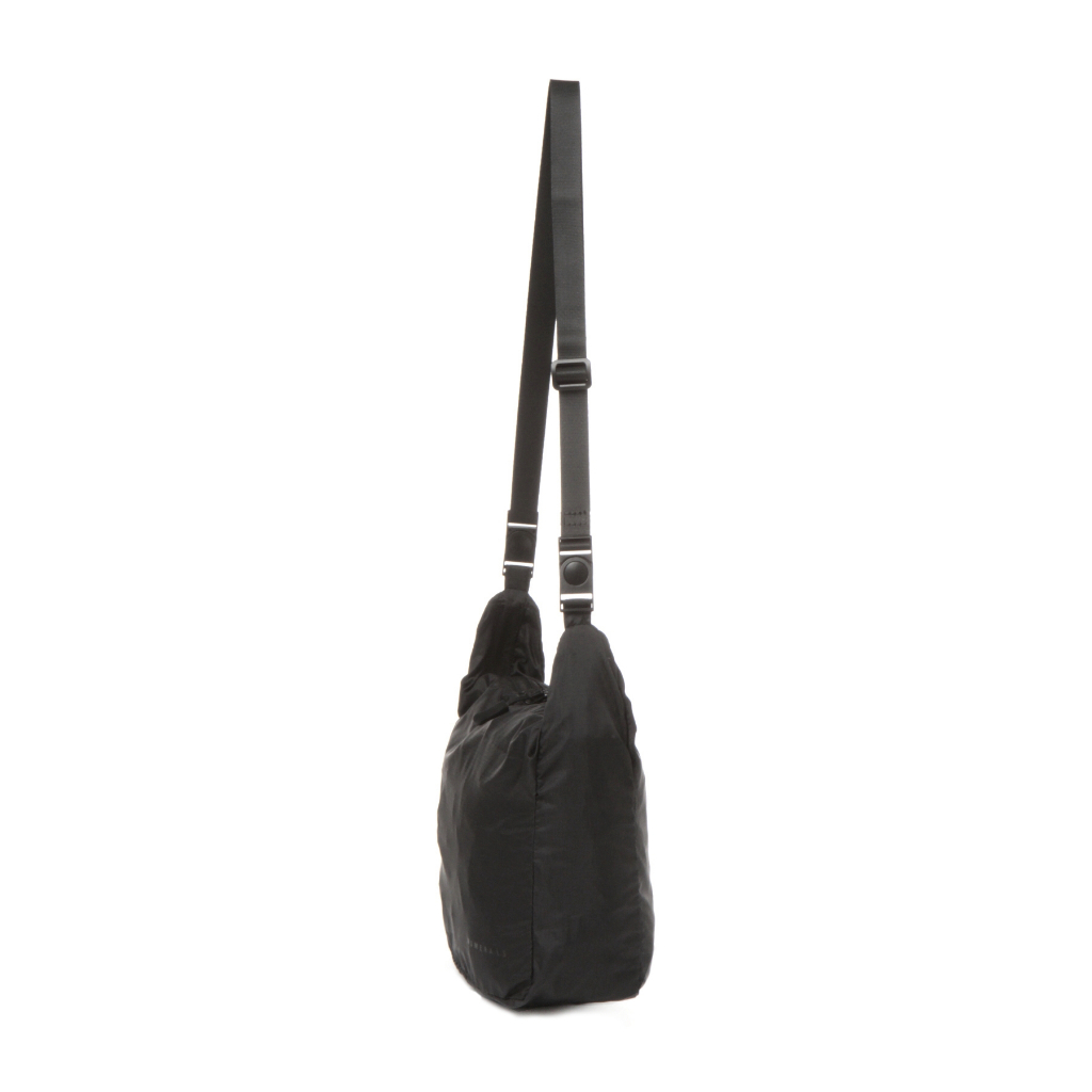 [NUMERALS]  Light shoulder bag