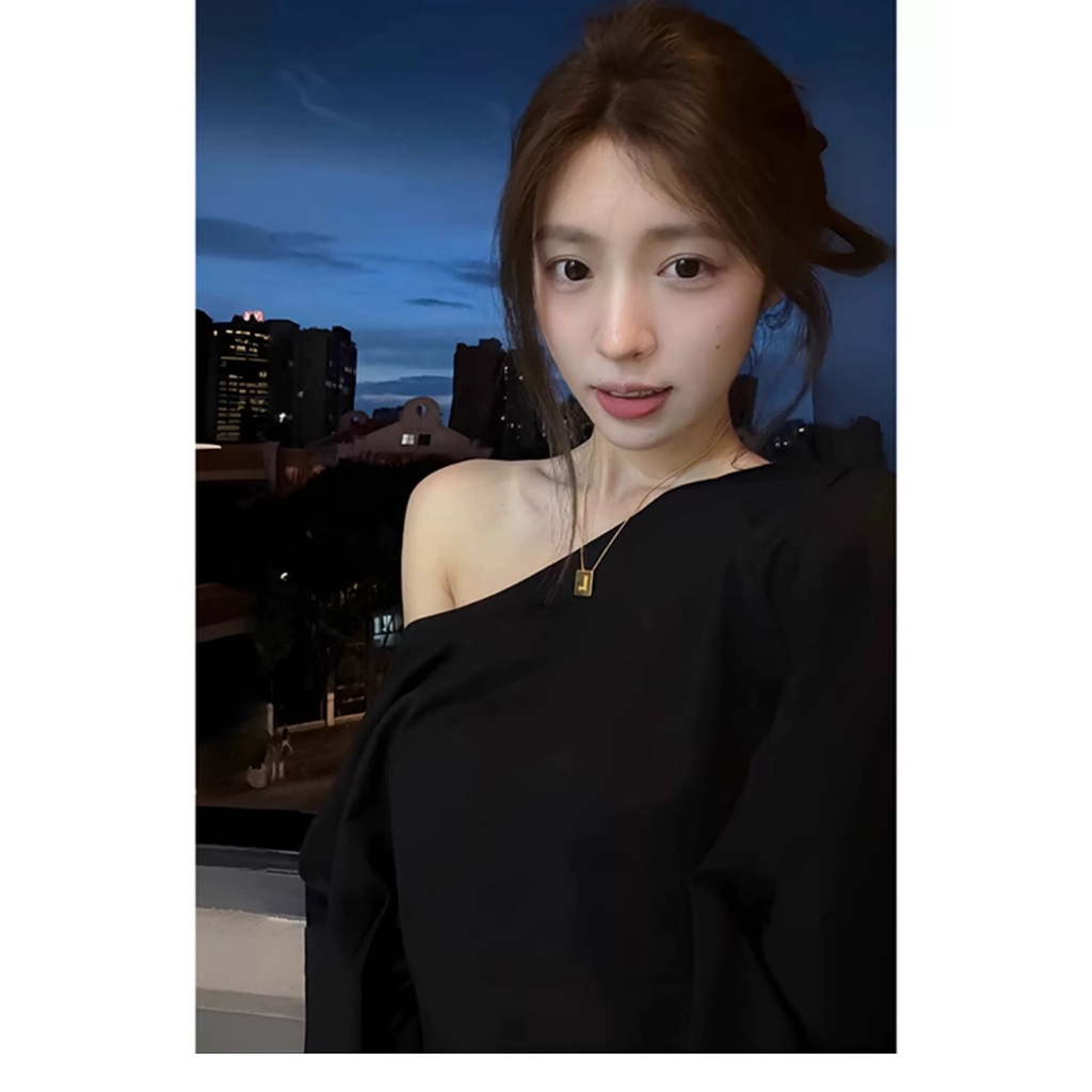 เสื้อยืดผู้หญิง คอปาดปาดไหล่ เสื้อยืดสวยๆผู้หญิงที่กําลังฮิต oversize  สไตล์เรโทร เหมาะสำหรับสาวแซ่บ คอกลมแขนสั้น สีทึบ รูปที่ 7