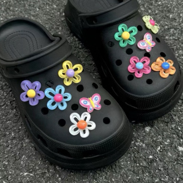 พร้อมส่ง🇹🇭Jibbitz crocs เรซิ่นการ์ตูนดอกไม้+พร้อมหมุดตัวติดรองเท้า กระเป๋า popmart ทานตะวัน สำหรับตกแต่ง diy วัสดุเรซิ่น