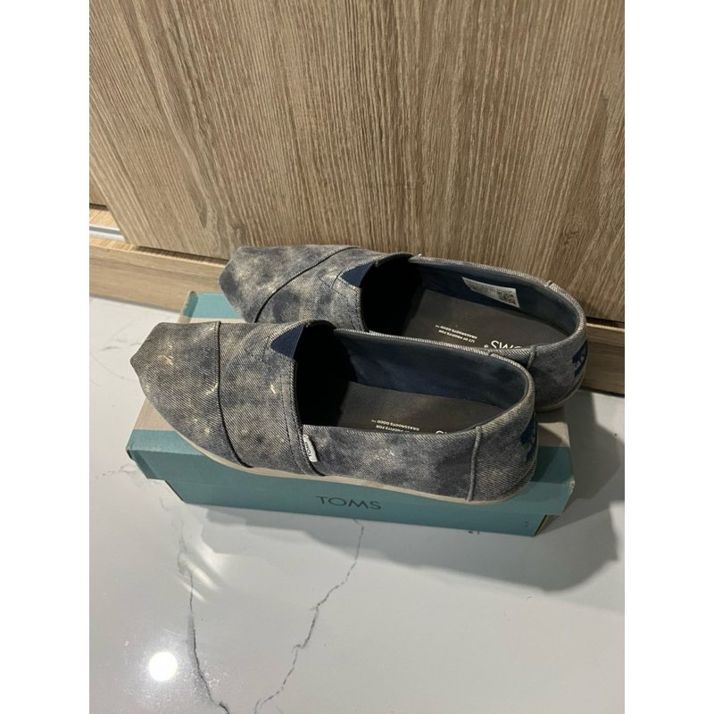 รองเท้า TOMS ของแท้มีกล่อง