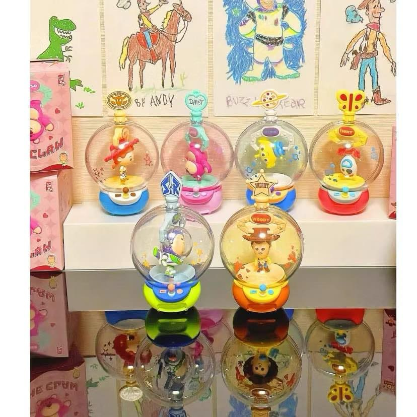 กล่องสุ่มฟิกเกอร์ โมเดล Disney Toy Story รุ่น ตู้คีบตุ๊กตา ดิสนีย์ ทอยสตอรี่