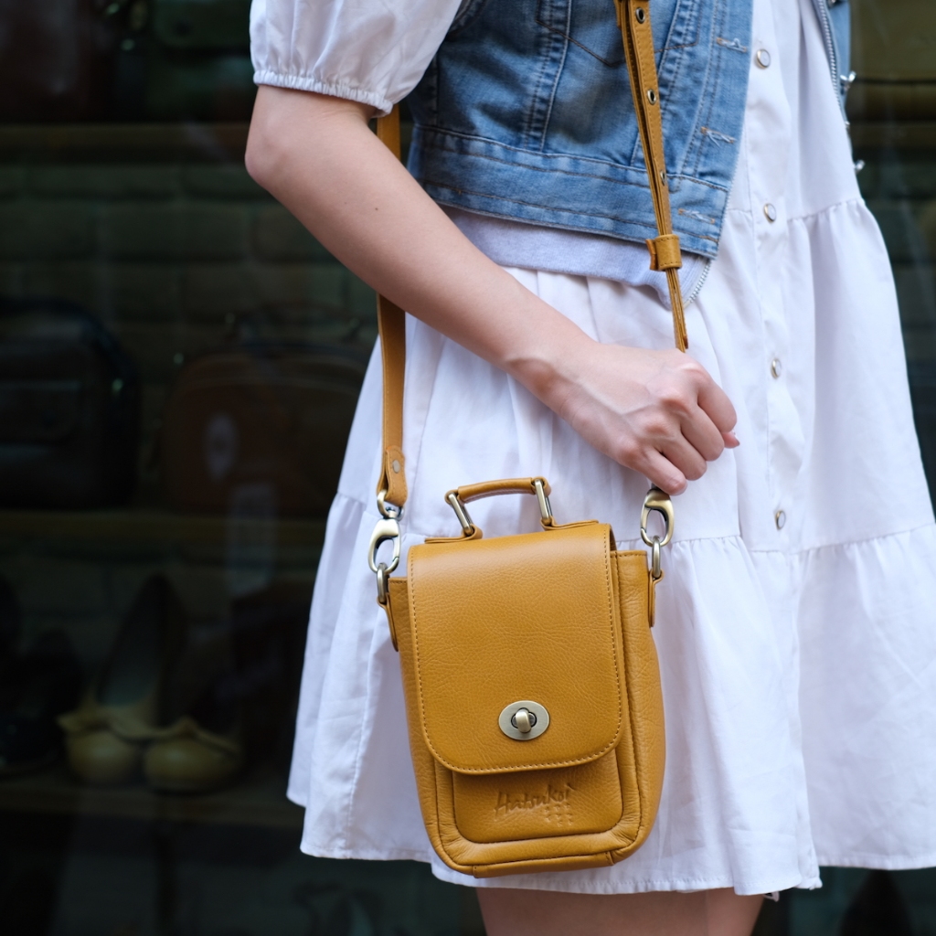 📍กระเป๋าสบายทรงแนวตั้งสุดฮิตในเวลานี้ ใส่มือถือได้เก๋สุดๆ Mini Wata-ame by Hatsukoi Leather Bag