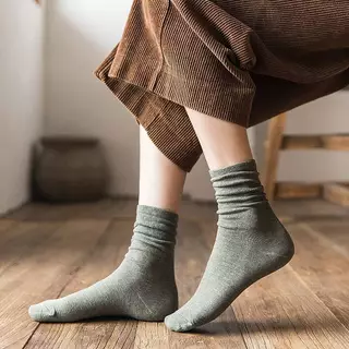 พร้อมส่ง**สั่งครบ10คู่ แถม1คู่** ถุงเท้าข้อกลางสไตล์วินเทจ ขนาด Free size ถุงเท้าข้อยาว