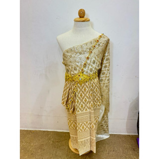 ชุดไทยเด็กสีทอง สไบเลื่อมเกาะอก 2 ชั้น กระโปรงไหมทอสีครีมทอง…