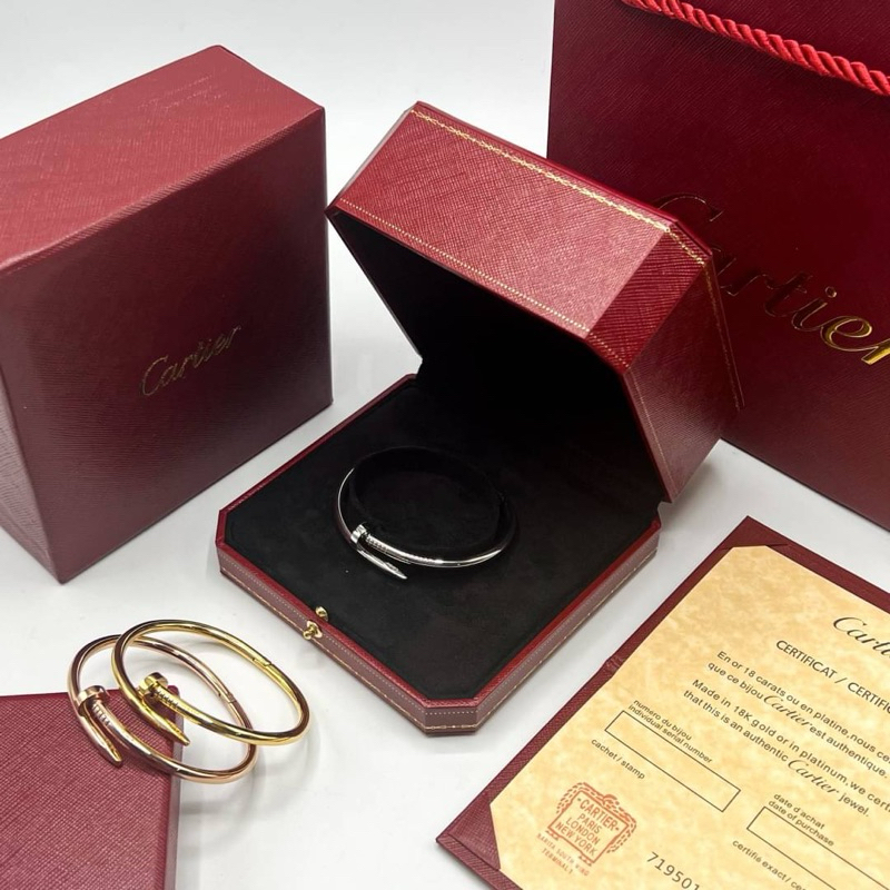 CARTIER JUSTE CLOU BRACELET Color : white gold / rose gold / gold อุปกรณ์ตามรูป อุปกรณ์งานดีสุด กล่องใหญ่แบบของแท้เลย