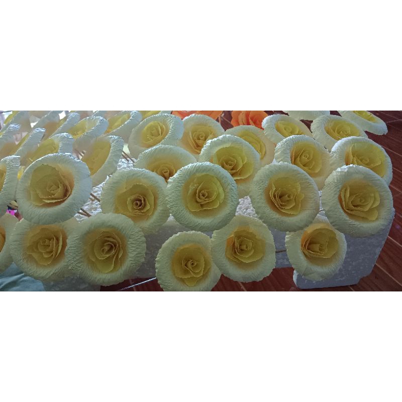 ดอกไม้จันทน์ปักพวงหรีดราคาถูก