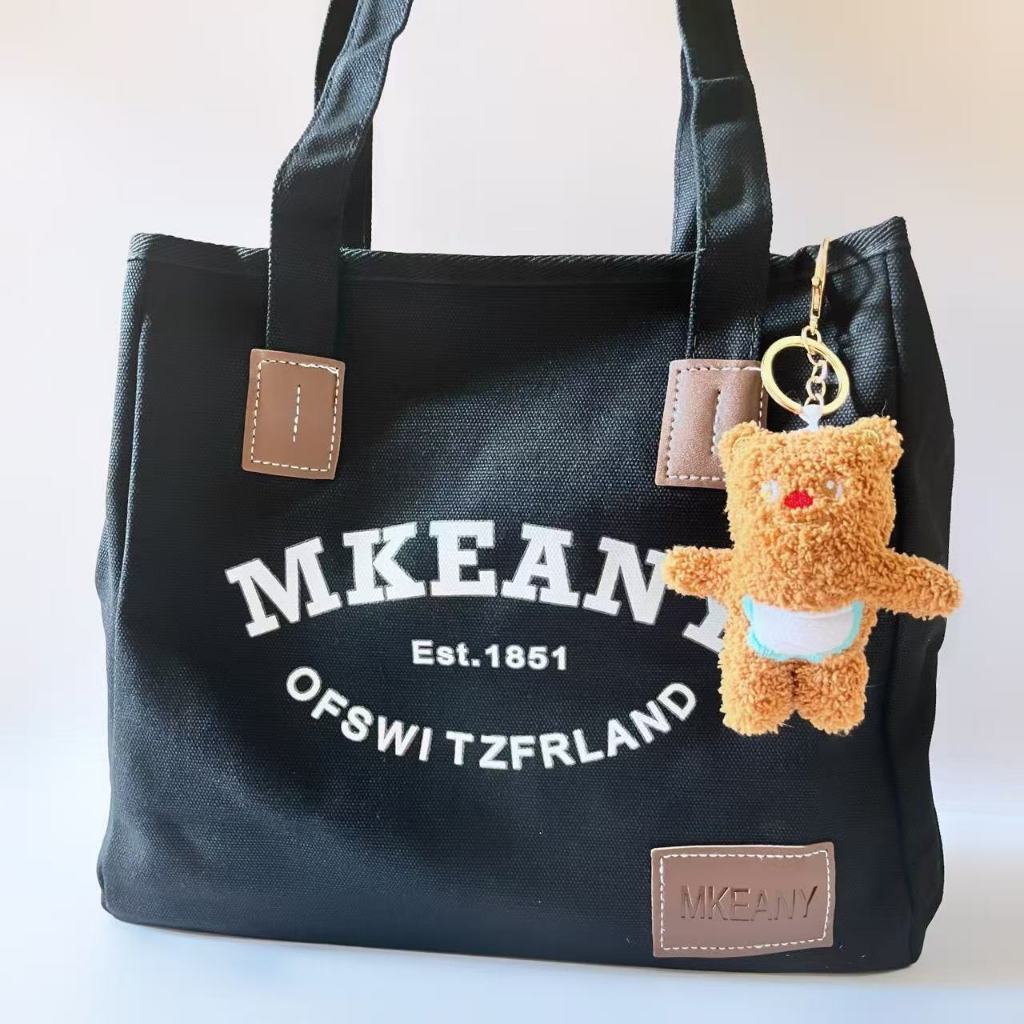กระเป๋าสะพายไหล่ กระเป๋าMKEANY กระเป๋าผ้าแคนวาส พร้อมส่งกระเป๋าแถมตุ๊กตา