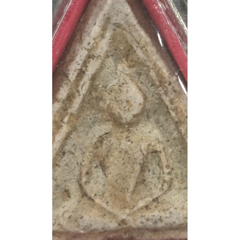 พระผงสามเหลี่ยม บางขุนพรหม กรุเจดีย์เล็ก พิมพ์สามเหลี่ยมหน้าหมอน ปี09