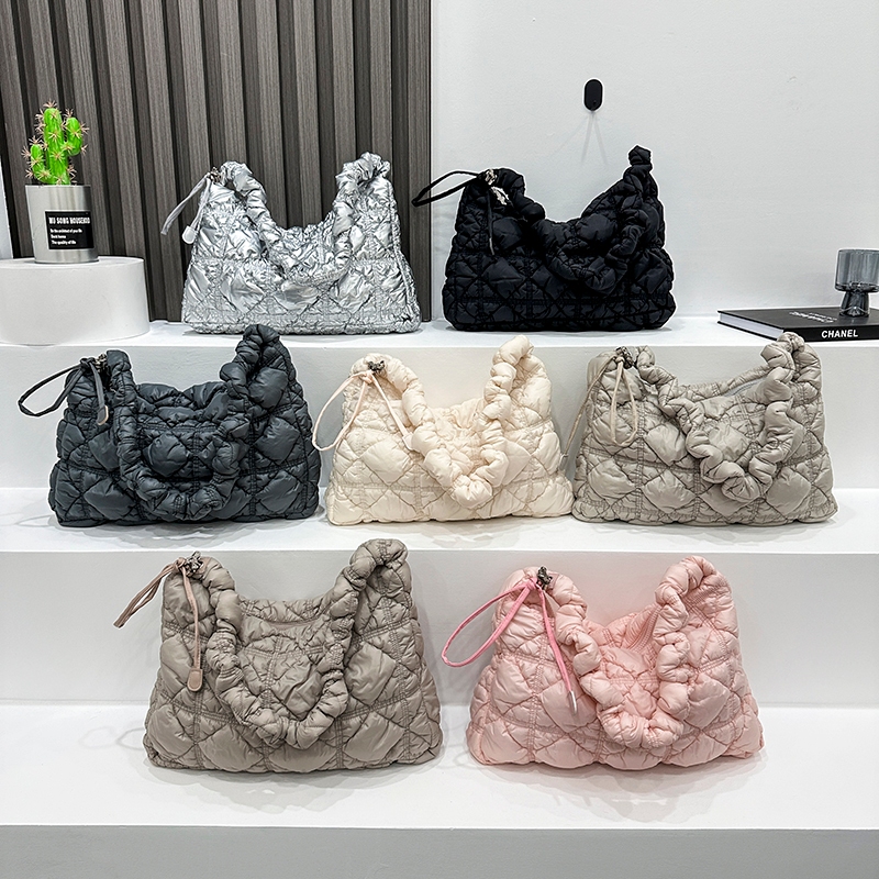 กระเป๋าแบรนด์รุ่นใหม่นุ่มนิ่มสุดฮิตจากเกาหลี 16 นิ้ว น้องสีสวย น้ำหนักเบา จุของได้เยอะ ของแท้ 100%