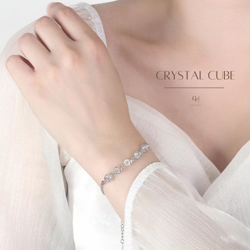 OUTLETS ล้างสต็อกจากโรงงานตรง สร้อยข้อมือ Crystal Cube Bracelet กําไรข้อมือ กำไลแฟชั่น กําไลข้อมือ