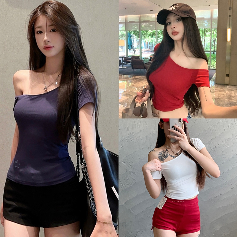 Rita พร้อมส่ง🍒คอไม่สมมาตร🍒เสื้อยืดผู้หญิง เสื้อยืดทรงเข้ารูป แขนสั้น เสื้อแขนสั้นปาดไหล่ข้างเดี่ยว สีพื้น แมทช์ง่าย