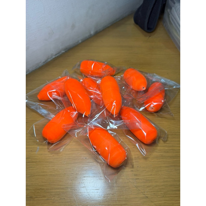 ทุ่นตกปลาบึก ปลาบ่อ  8cm โครตถูก จัดชุดคละสี  10 ลูก