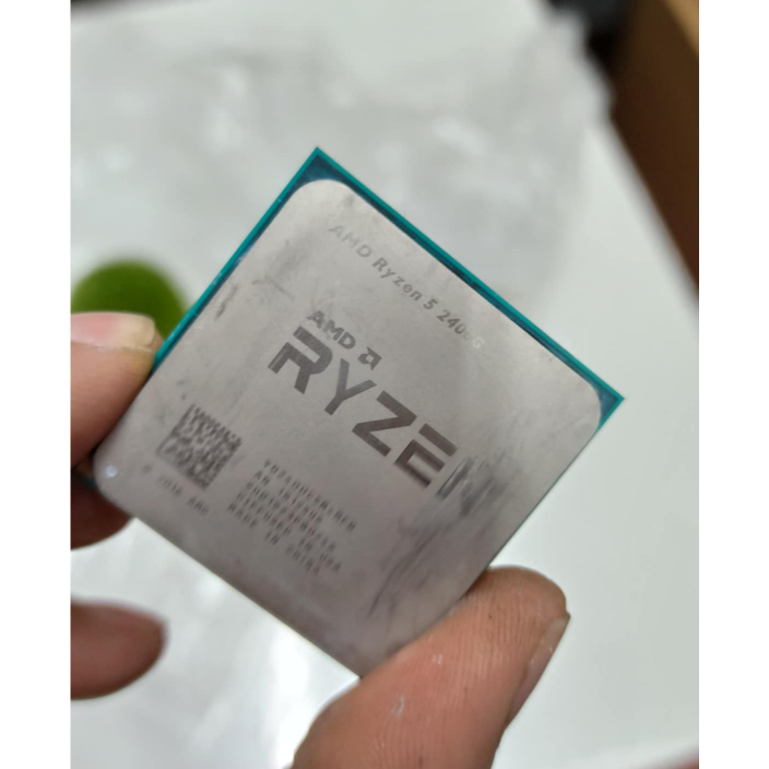 CPU AMD RYZEN 5 2400G 3.6 GHz (AM4) มีกราฟฟิคออนบอร์ด พร้อมพัดลมเดิม และซิลิโคน