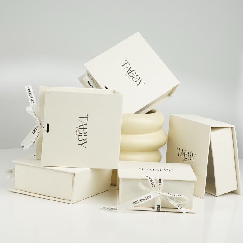 Box Hair Clip (เพิ่มกล่องออเดอร์กิ๊บชิ้นเล็ก ราคาไม่เกิน150 ลูกค้าสามารถกดเพิ่มได้ที่ออเดอร์นี้ค่ะ)