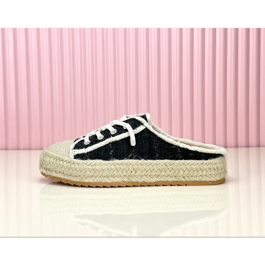 Comfort Zone Women's Classy Slippers, Black/Cream