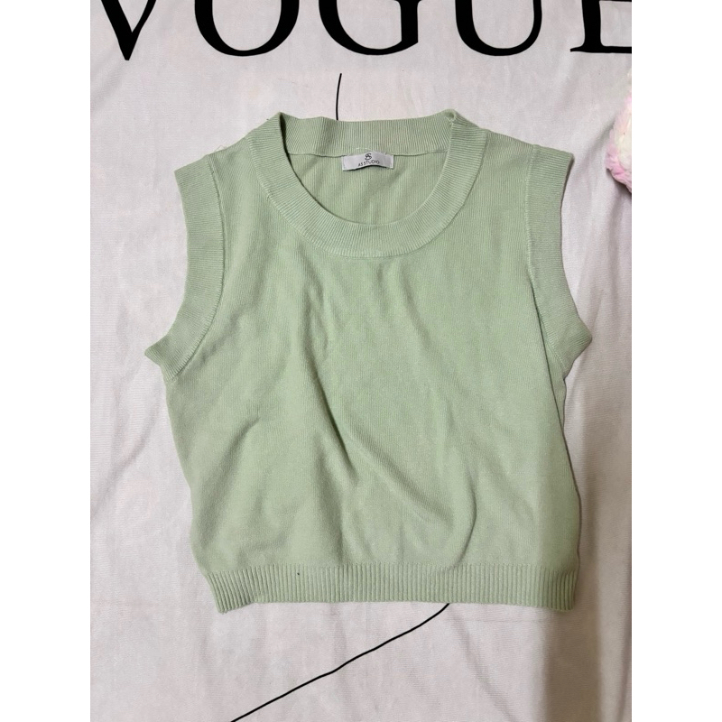เสื้อกั๊กไหมพรมสีเขียวพาสเทล ผ้านิ่มมาก ป้าย As studio