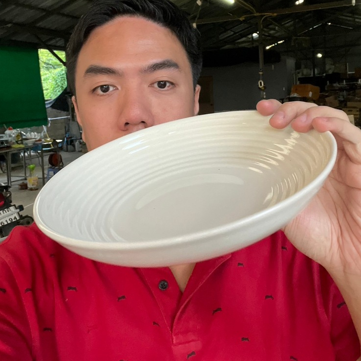 จานทรงลึก จานราดหน้า จานเซรามิก ขนาด 9 นิ้ว สีขาวล้วนลายวน เซรามิคเนื้อสโตนแวร์(Stoneware) เทคนิคเคลือบ ออกใบกำกับภาษีได