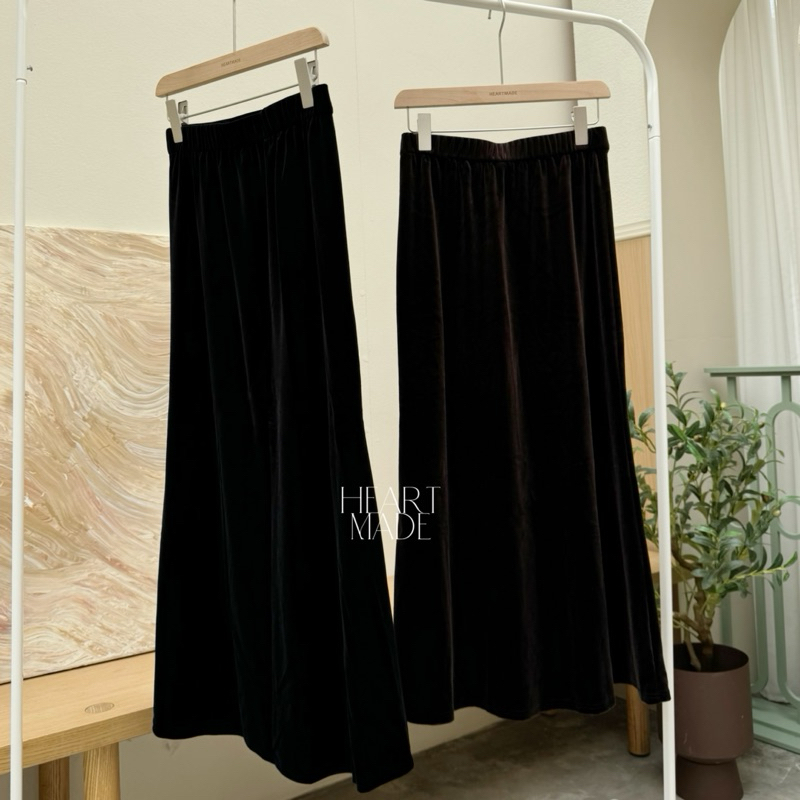 Reily Skirt (สินค้าพร้อมส่ง) กระโปรงผ้ากำมะหยี่ ทรงหางปลา