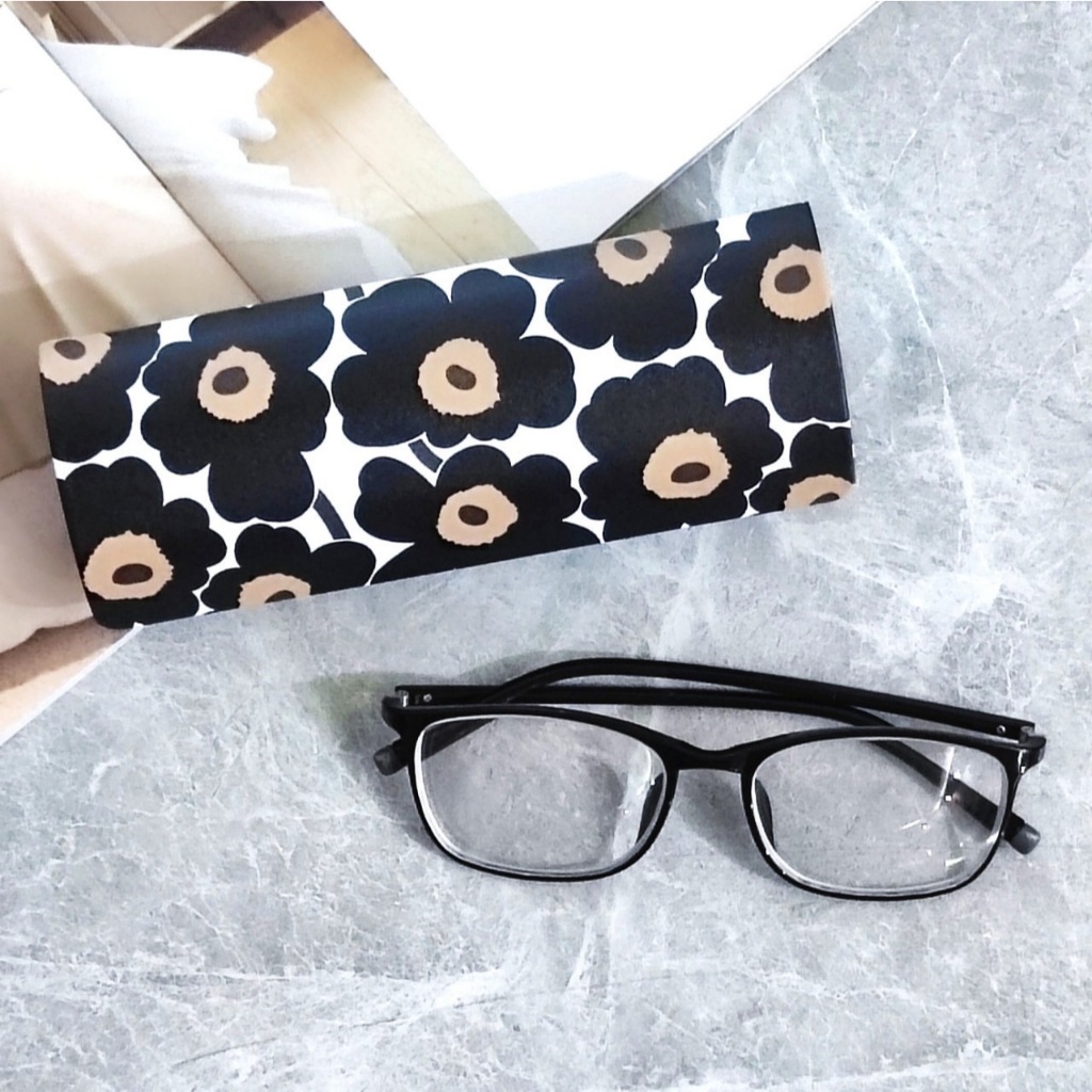 BLACK FW  กล่องแว่น กล่องแว่นตา GLASSES CASE ทรงใหม่ ลาย ดอกไม้ดำ ตลับแว่น ฝาปิด (แม่เหล็ก) ขนาด 5.5 x 3.5 x 15.5 Cm