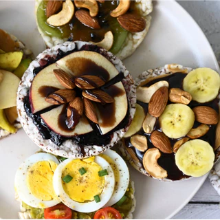 LUMLUM Organic Homnin Black Rice Cake ข้าวพอง ข้าวกล้อง หอมนิล อบกรอบ ออร์แกนิค 100 g.
